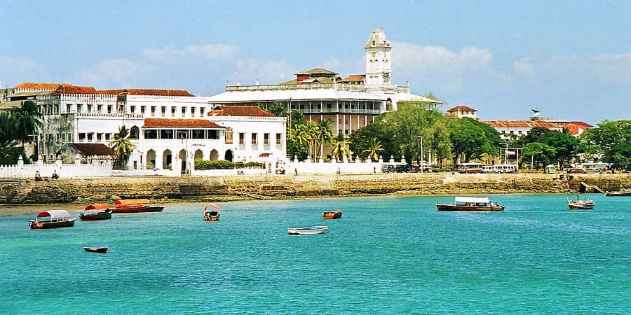 Le port de Stone Town, à Zanzibar, en Tanzanie : le lieu du peuple swahili, ouvert sur le monde.